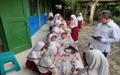 Belajar Wirausaha Sejak Dini, Kelas 4 MIN 11 Gunungkidul Gelar Market Day